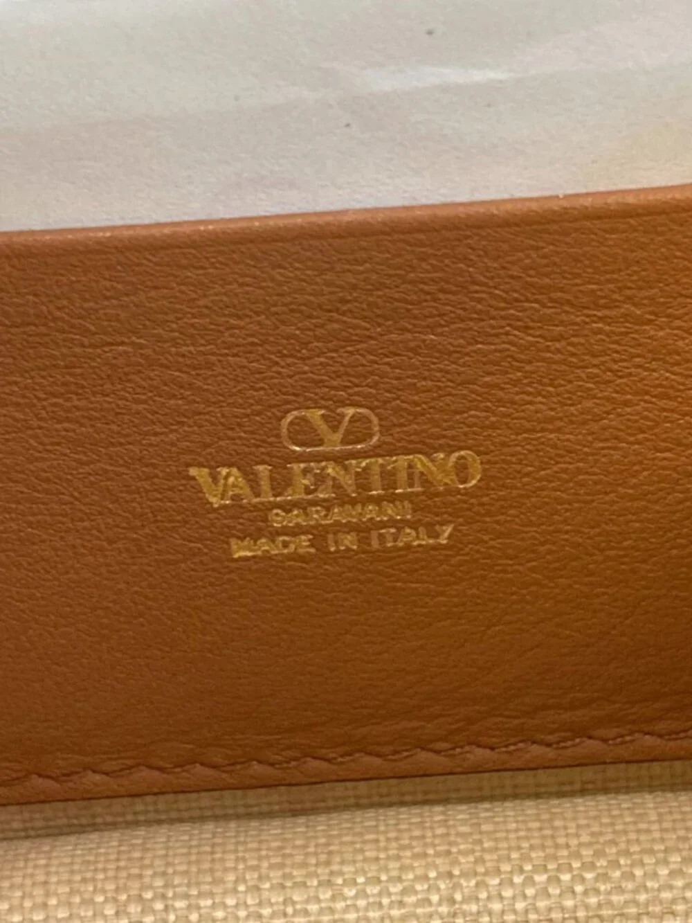 Valentino  Garavani Rockstud Raffia Wallet On Chain Crossbody Bag Tan